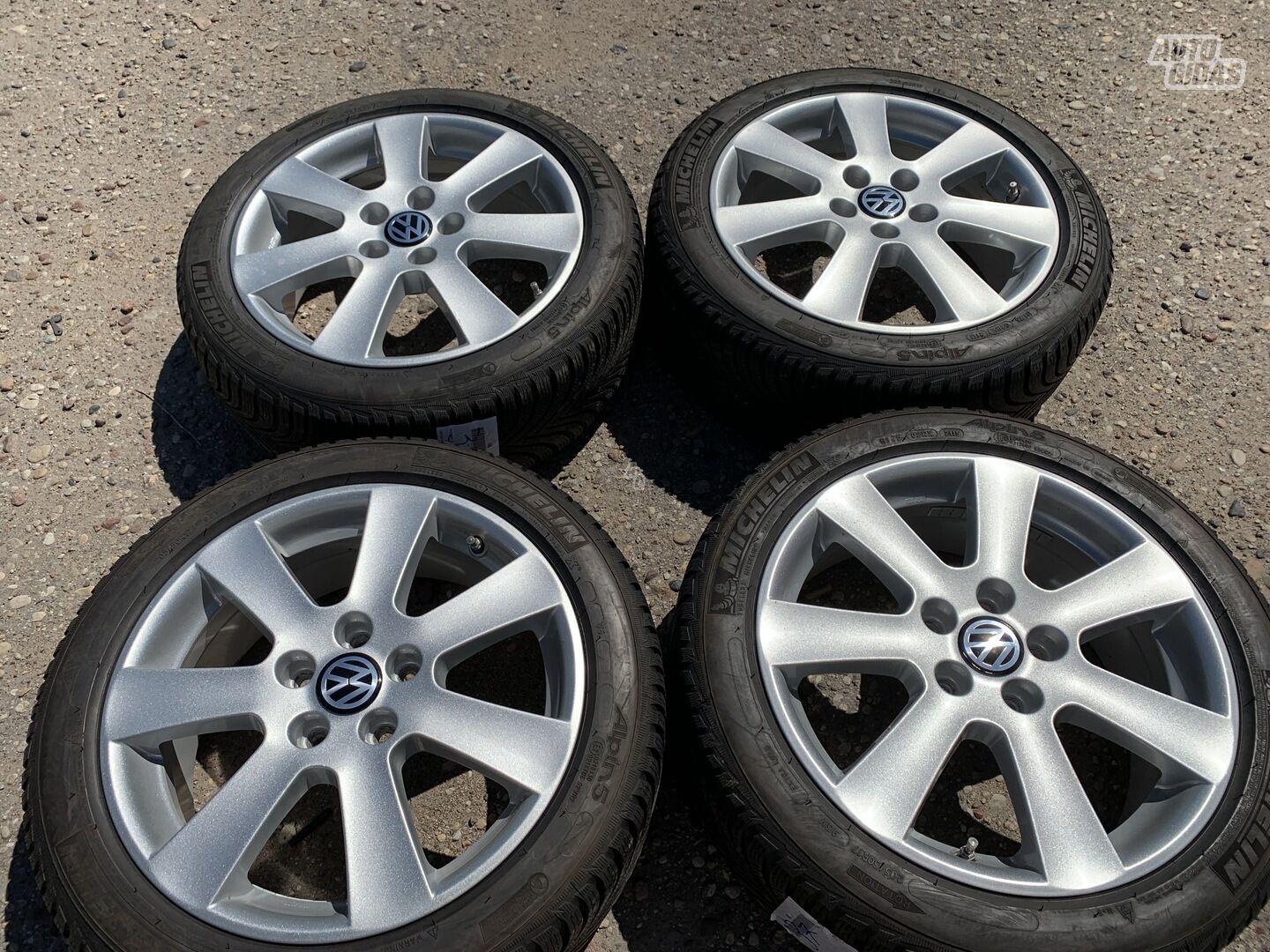 Volkswagen Siunciam, 7J ET38 light alloy R17 rims