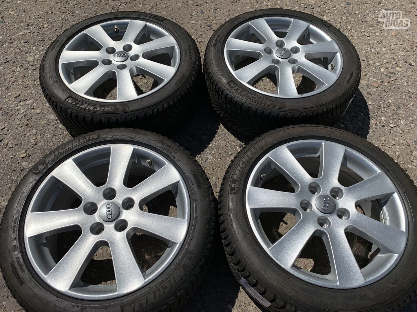 Audi Siunciam, 7J ET38 light alloy R17 rims