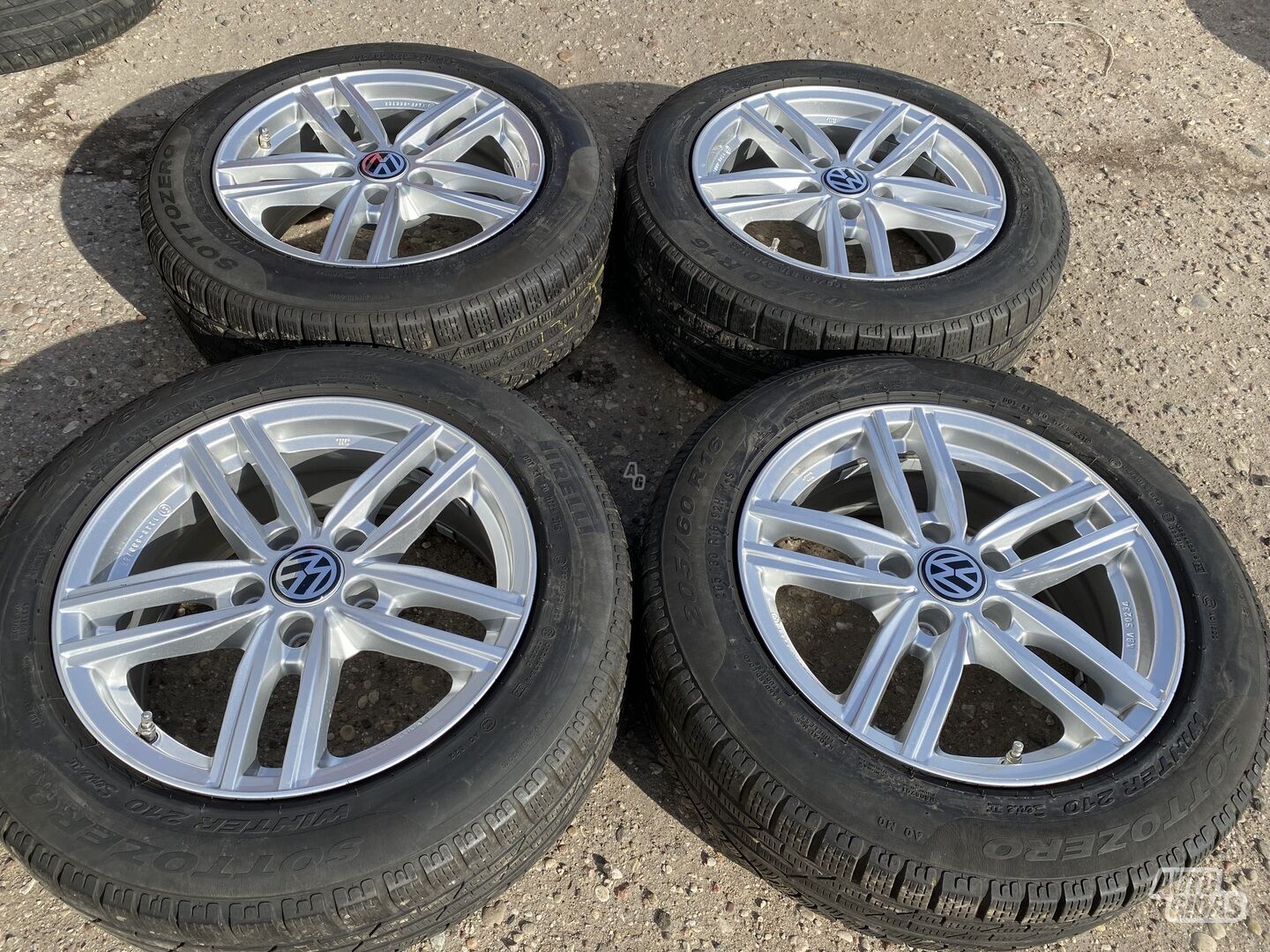 Volkswagen Siunciam, 7.5J ET38 light alloy R17 rims