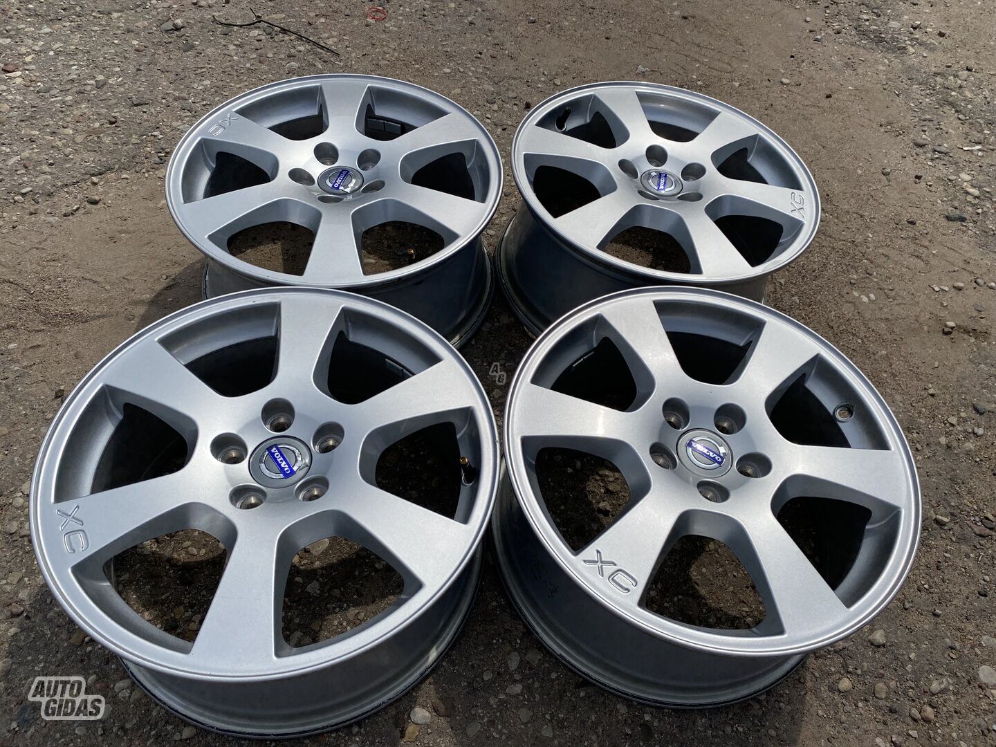 Volvo Siunciam, 7.5J ET55 light alloy R17 rims