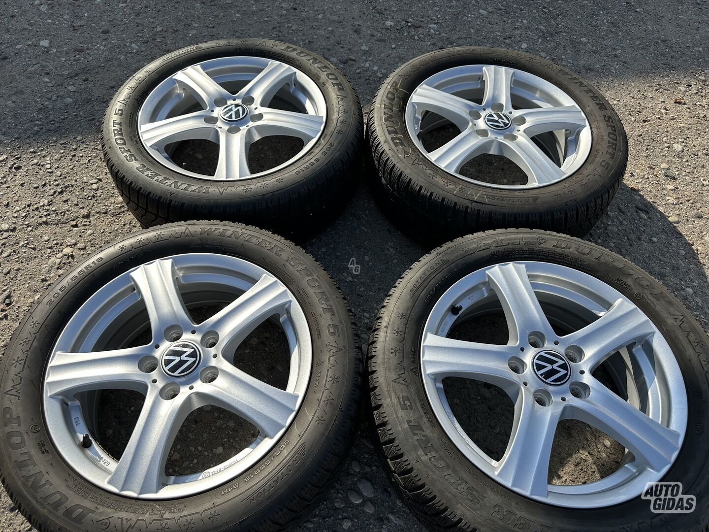 Volkswagen Siunciam, 6J ET43 light alloy R16 rims