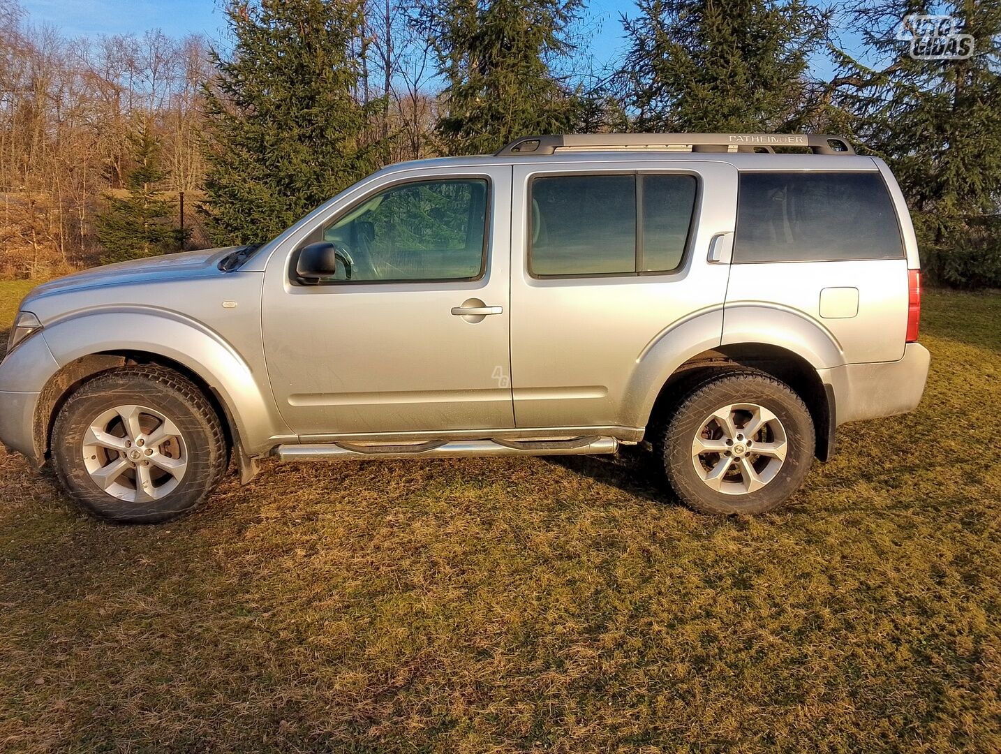 Nissan Pathfinder 2005 г Внедорожник / Кроссовер