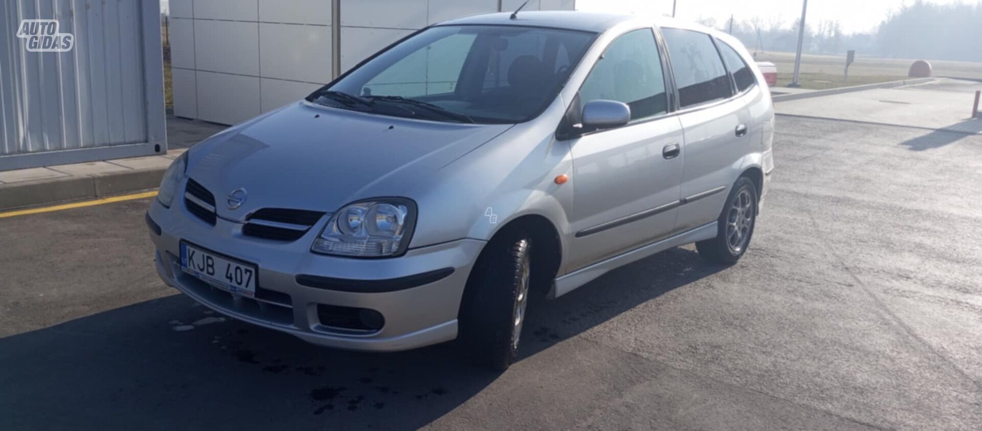 Nissan Almera Tino 2003 г Седан