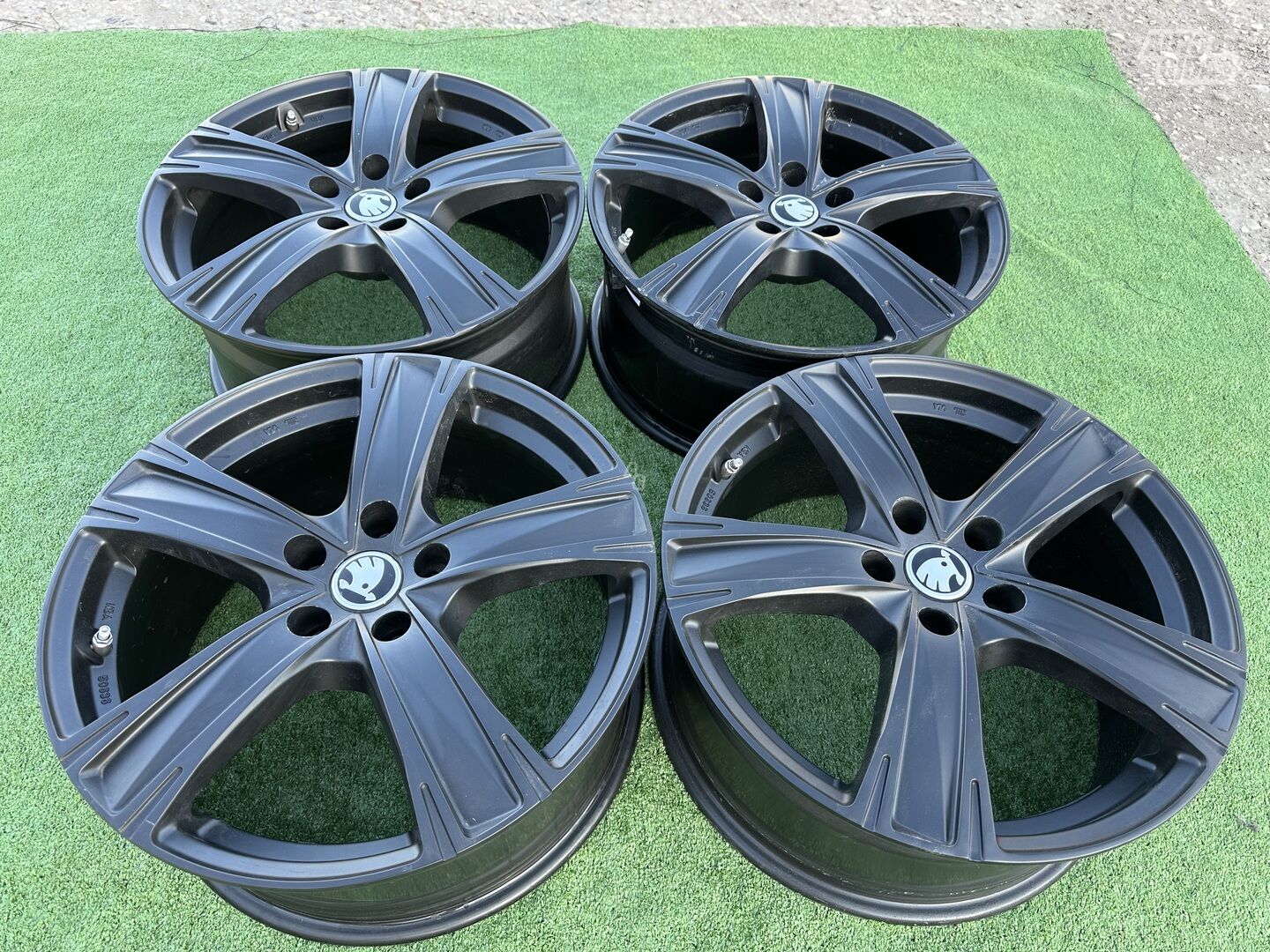 Skoda Siunciam, 8J ET45 light alloy R18 rims