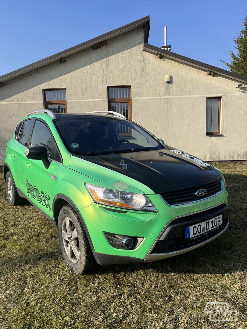 Ford Kuga 2010 y Off-road / Crossover