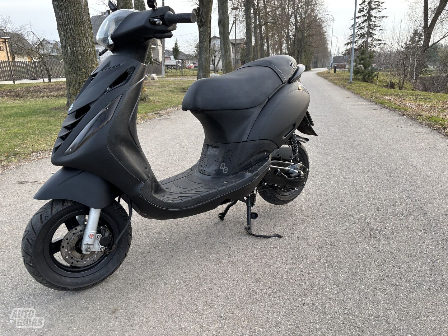 Piaggio ZIP 2011 y Scooter / moped