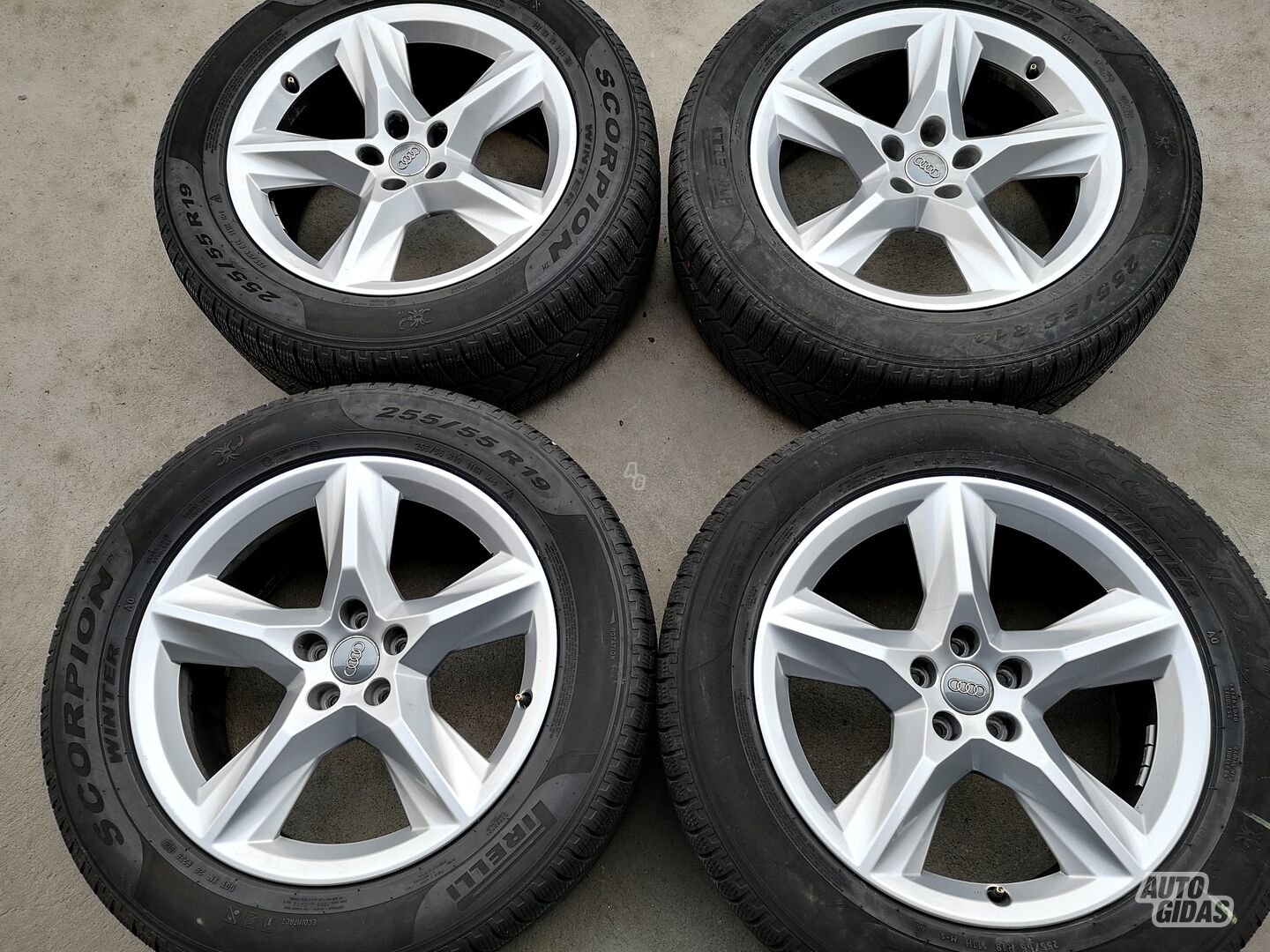 Audi Q7 originalūs Q7 light alloy R19 rims