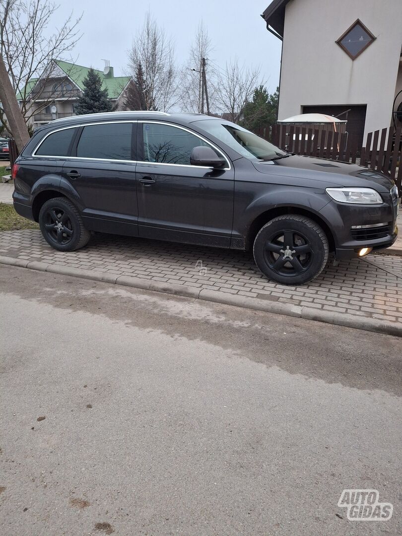 Audi Q7 2009 y Off-road / Crossover