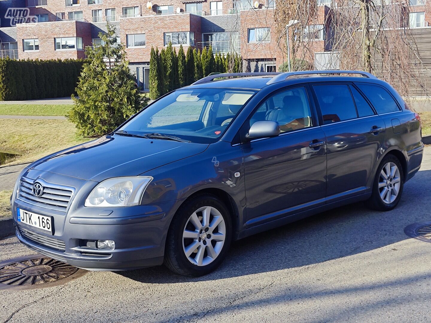 Toyota Avensis 2003 y Off-road / Crossover