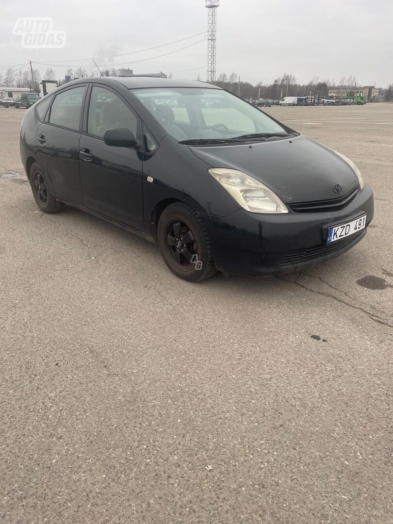 Toyota Prius 2005 г Хэтчбек