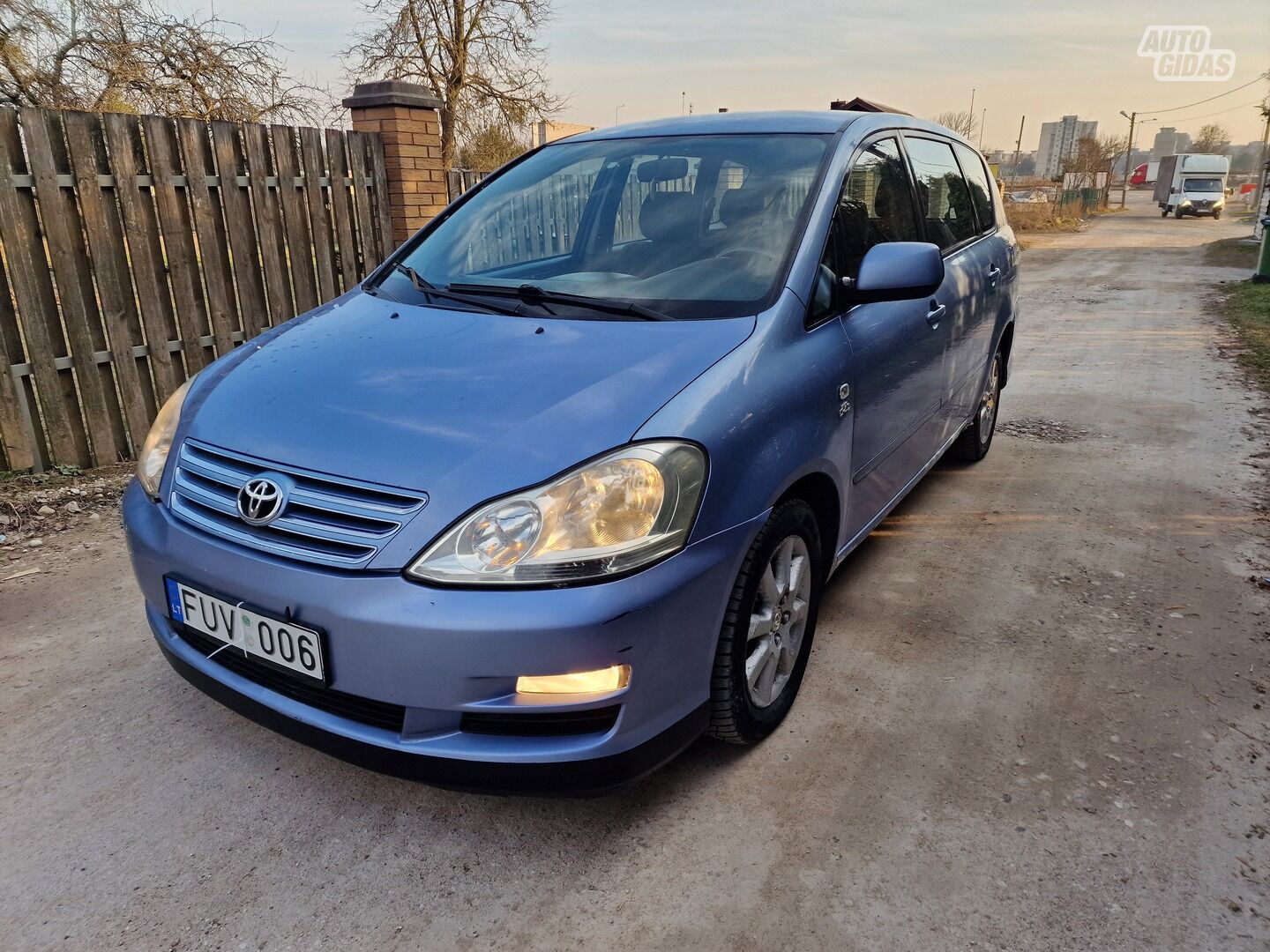 Toyota Avensis Verso 2004 г Минивэн