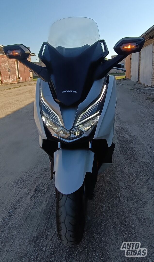 Honda Forza 2018 y Scooter / moped