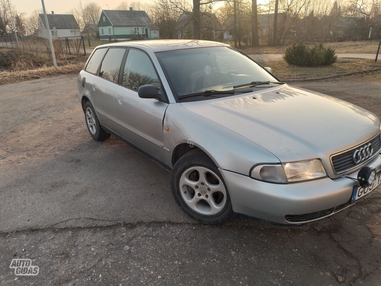 Audi A4 1997 m Universalas