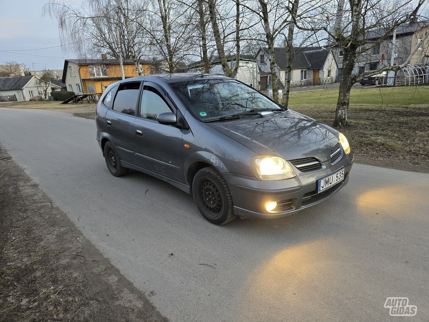 Nissan Almera Tino 2003 y Van