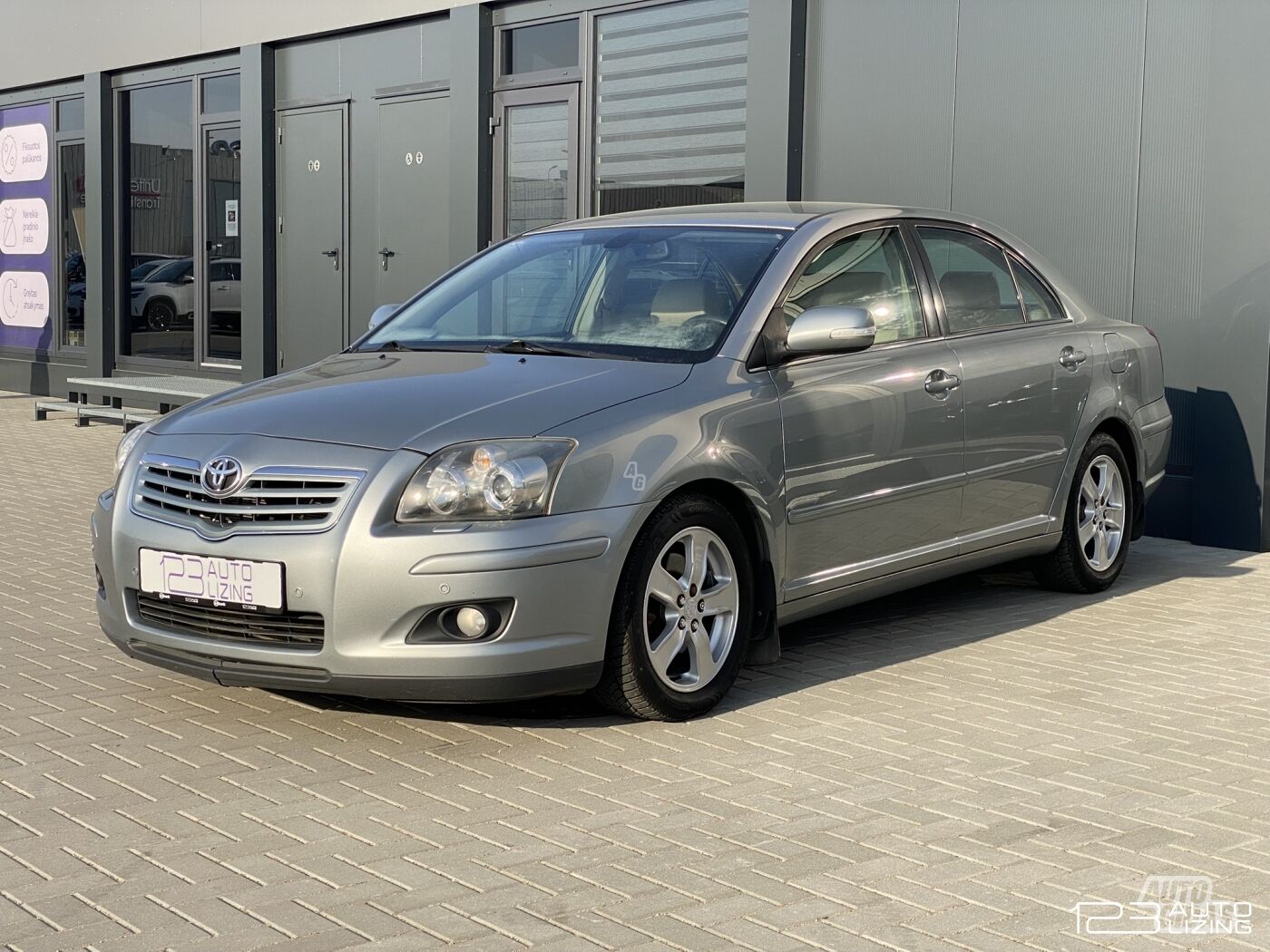 Toyota Avensis 2008 y Sedan