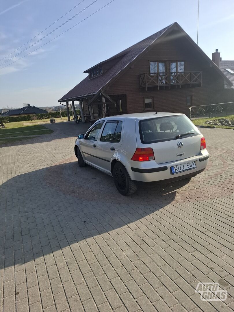 Volkswagen Golf 2000 г Хэтчбек