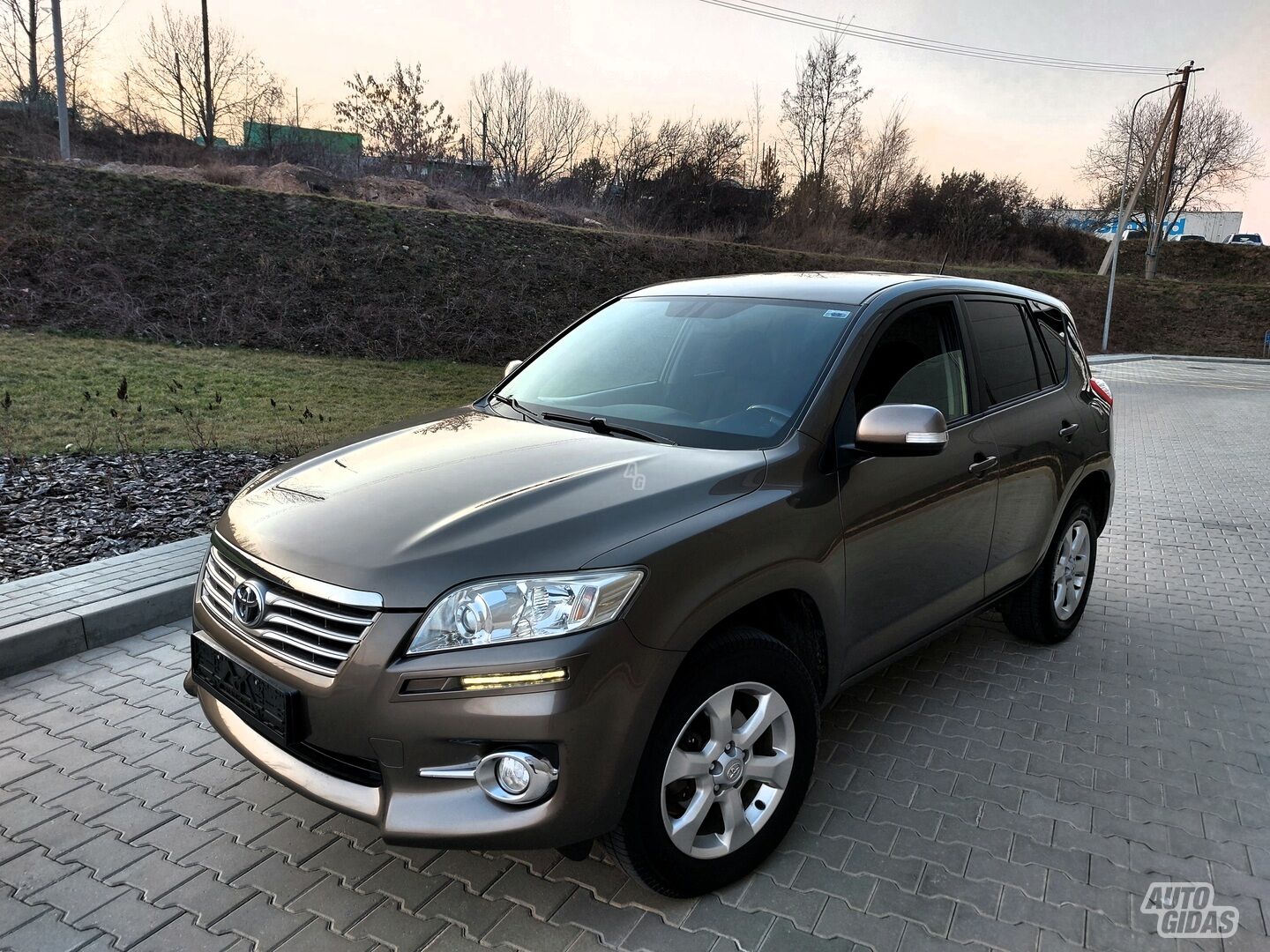 Toyota RAV4 2011 г Внедорожник / Кроссовер