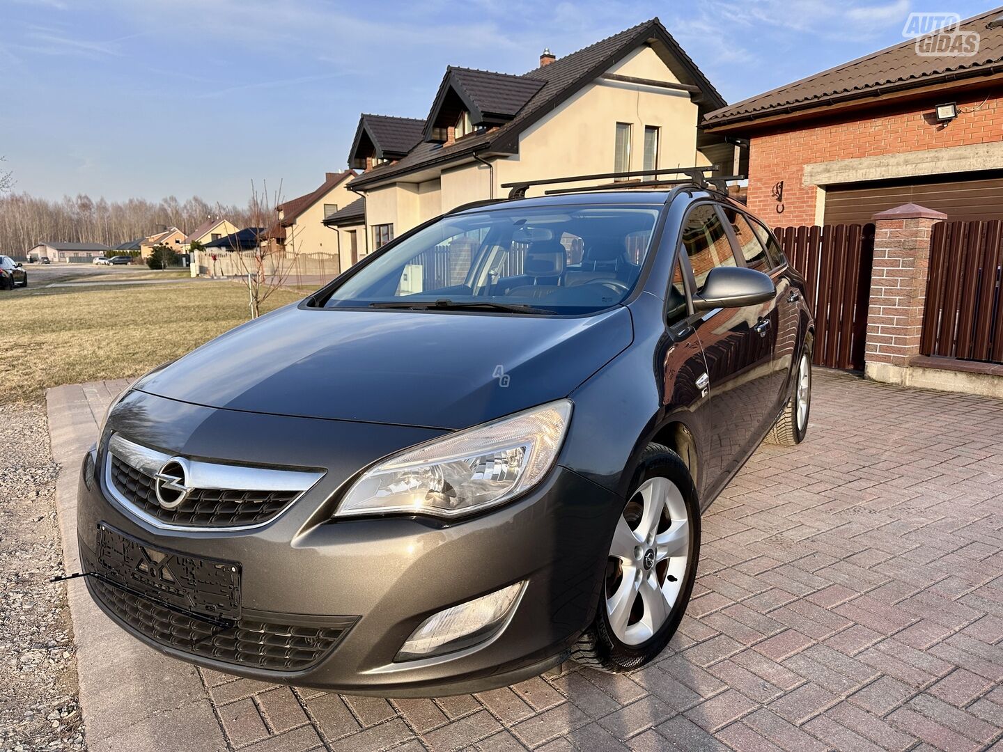 Opel Astra 2013 y Wagon