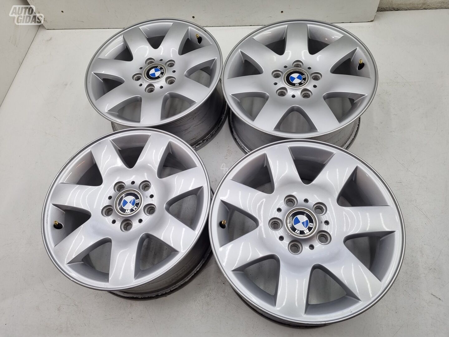 BMW E46, 3-ios klasės 320 light alloy R16 rims