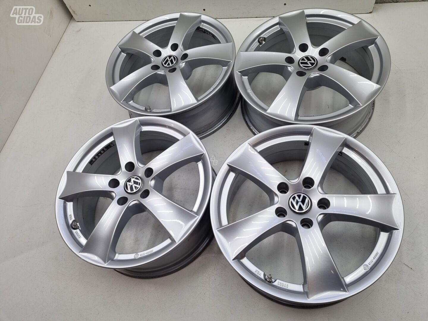 Volkswagen Passat B8 Passat light alloy R17 rims