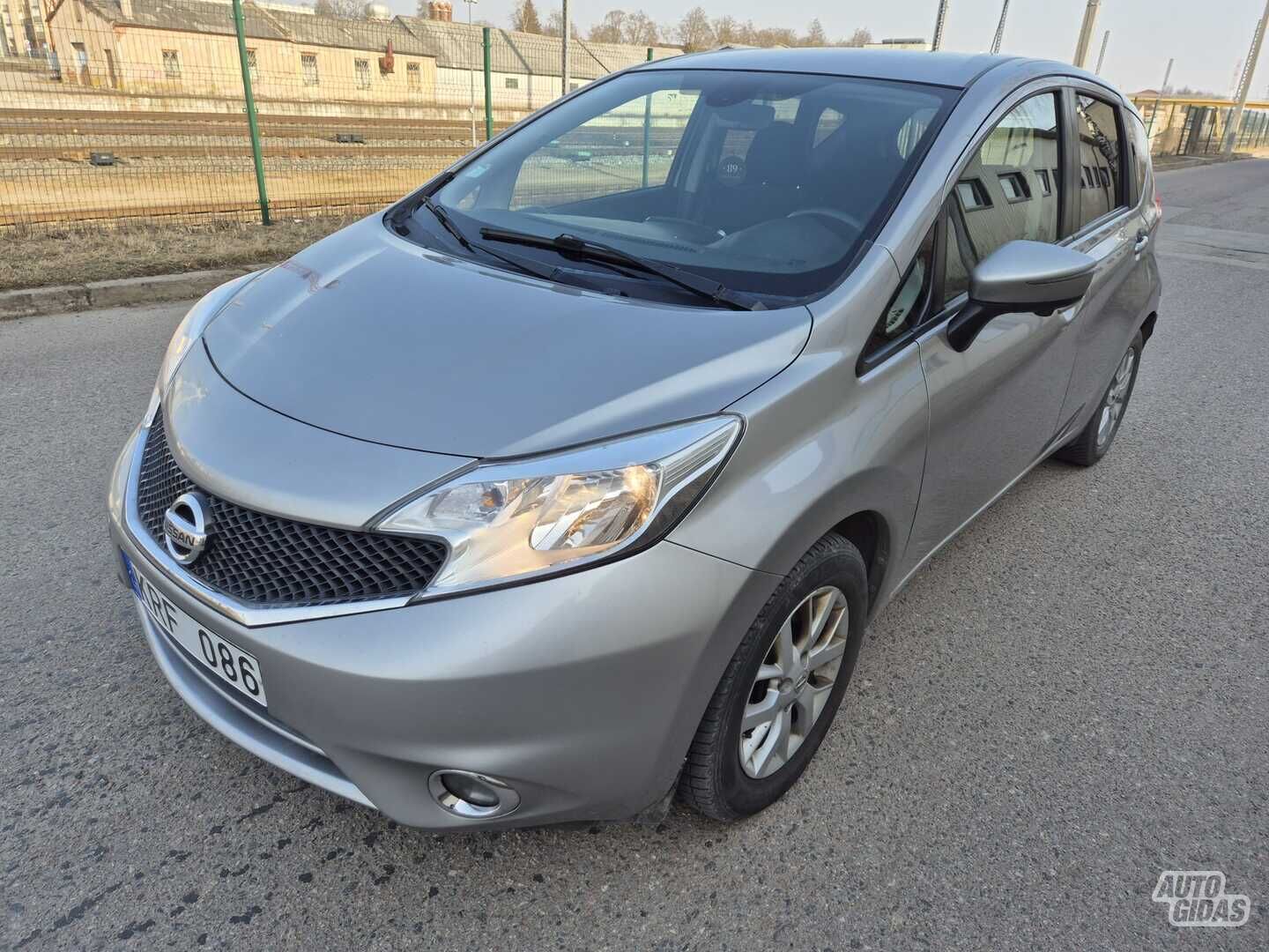 Nissan Note 2015 y Hatchback