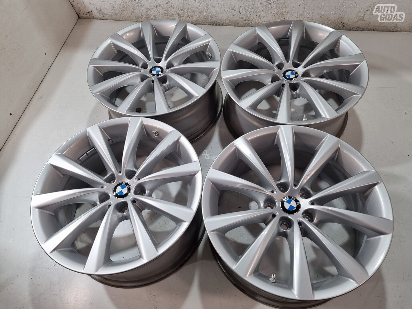 BMW G30 kaip nauji 530 light alloy R18 rims