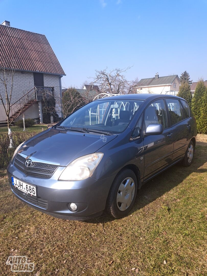 Toyota Corolla Verso 2002 г Минивэн