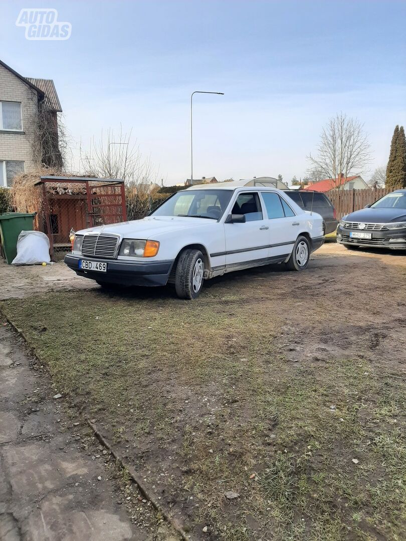 Mercedes-Benz 300 1987 г Седан