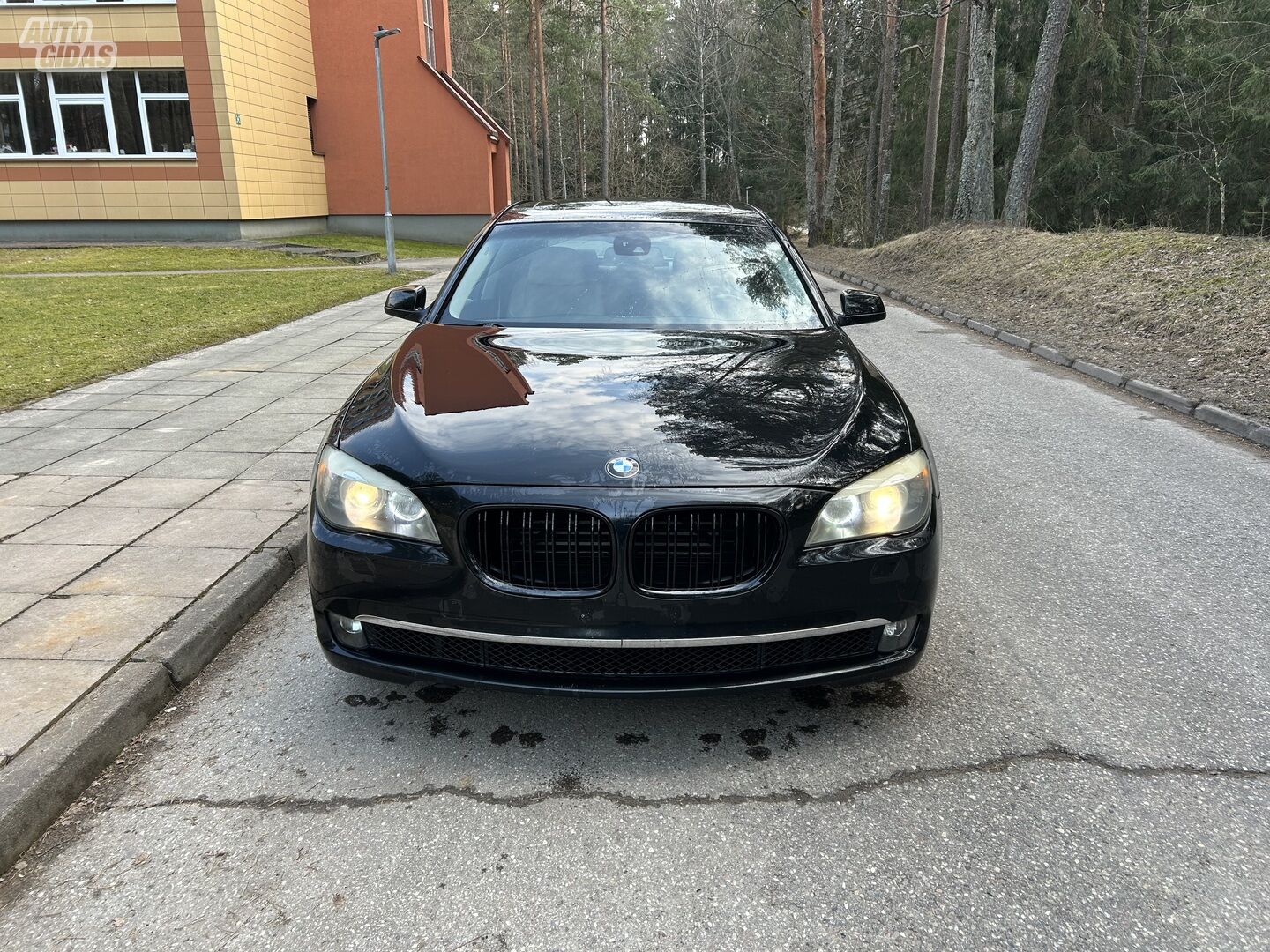 Bmw 750 2010 y Sedan