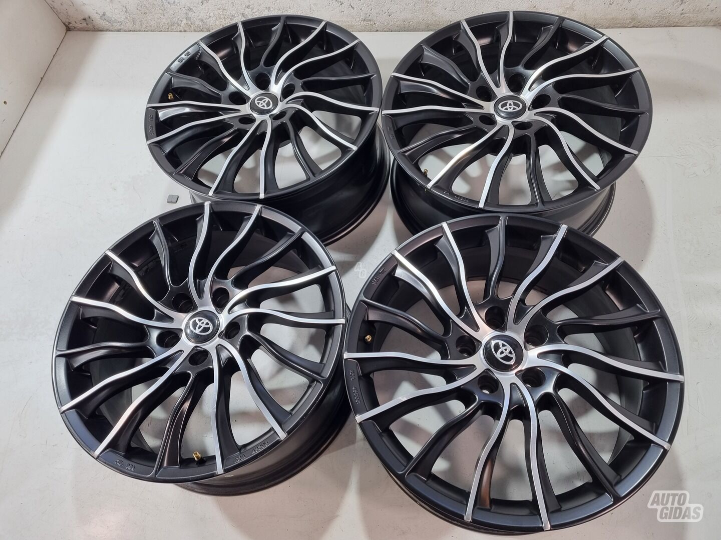 Toyota R18 RAV4 light alloy R18 rims