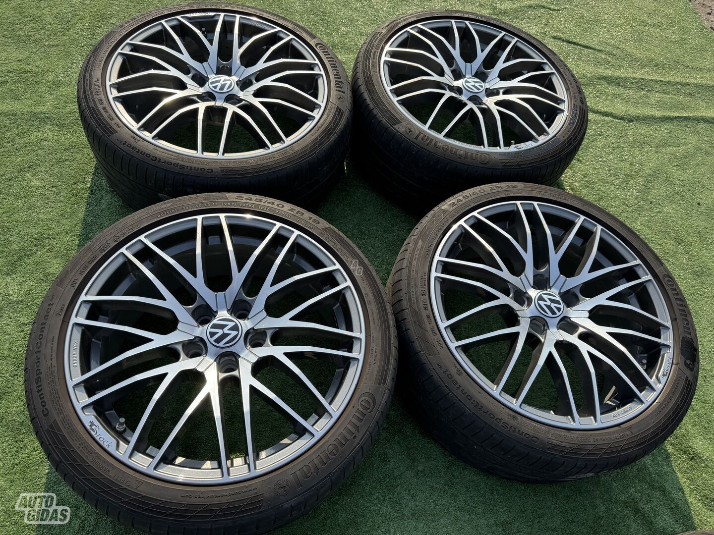 Volkswagen Siunciam, 8J ET30 light alloy R19 rims