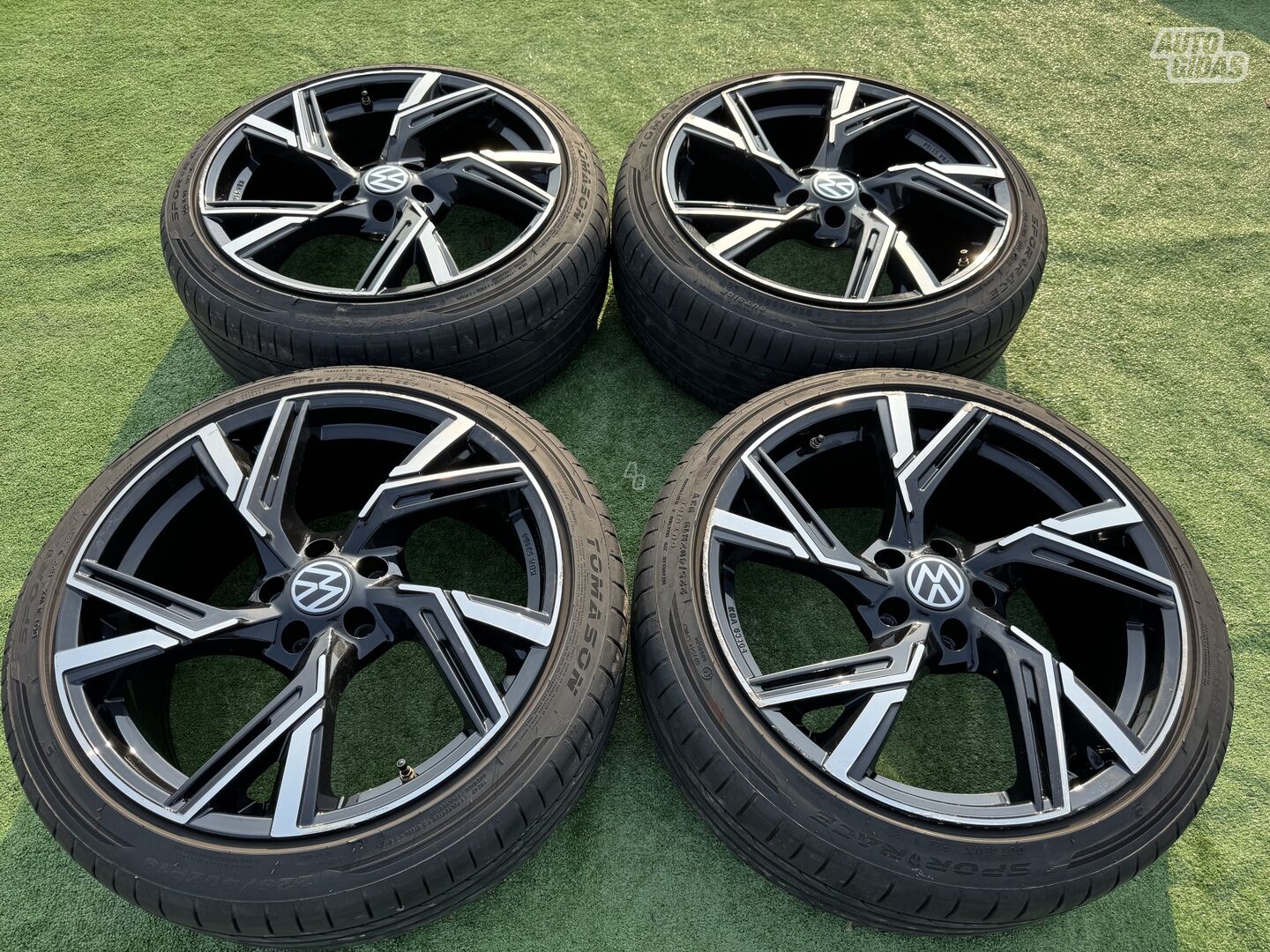 Volkswagen Siunciam, 8,5J ET45 light alloy R19 rims