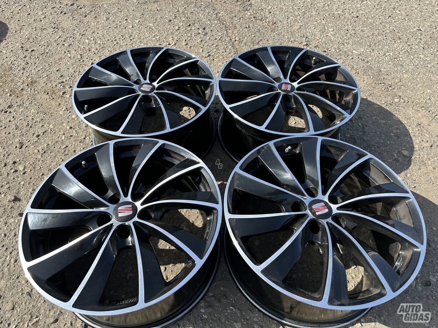 Seat Siunciam, 8,5J ET40 light alloy R19 rims