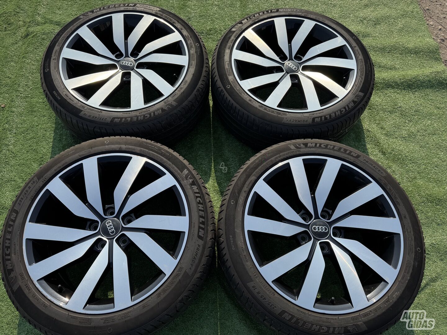 Audi Siunciam, 8J ET44 light alloy R18 rims