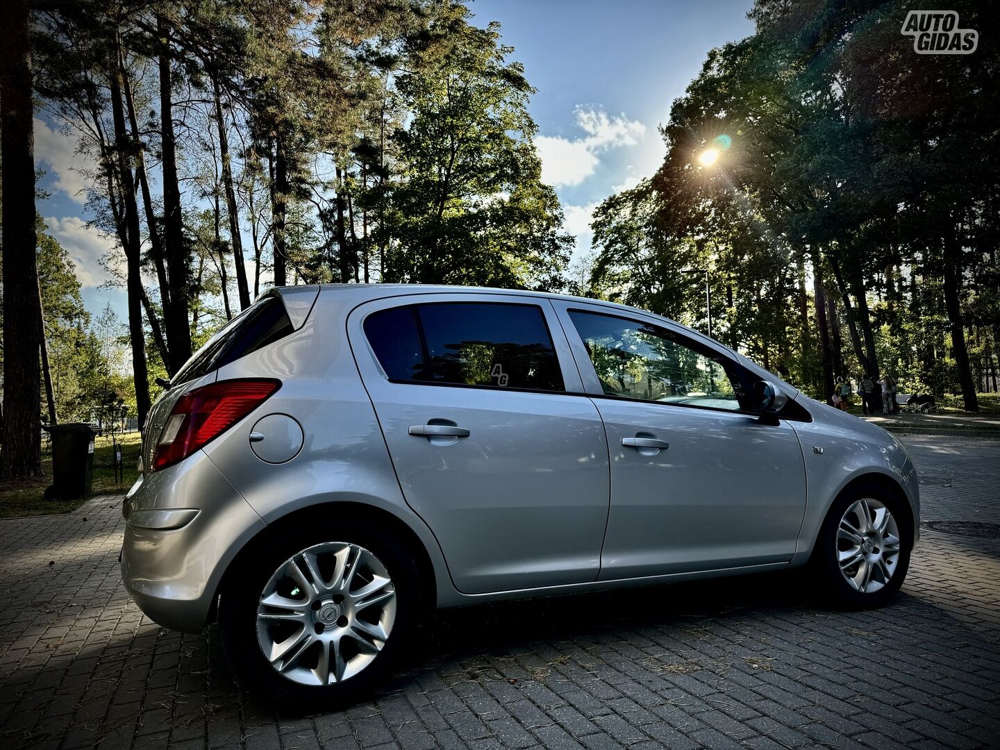 Opel Corsa 2010 г Хэтчбек