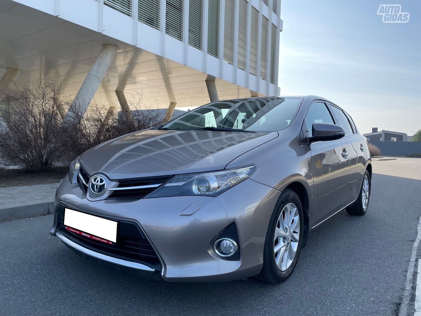 Toyota Auris 2013 г Хэтчбек