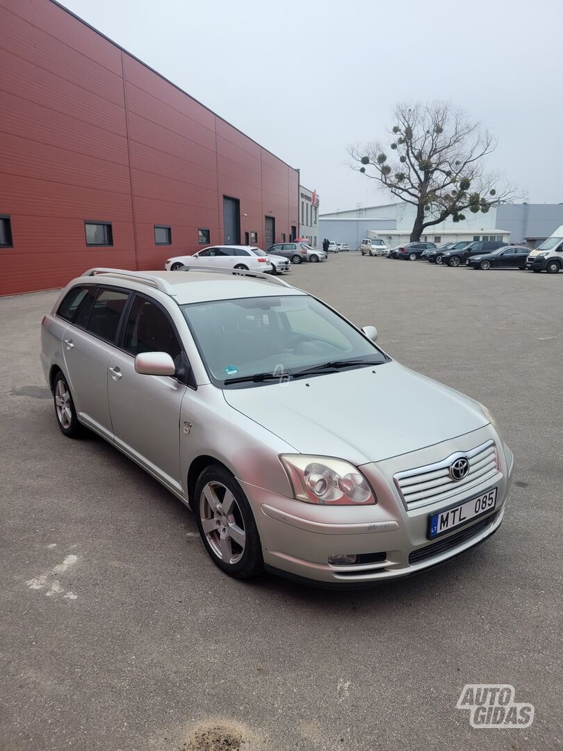 Toyota Avensis D-4D 2004 m