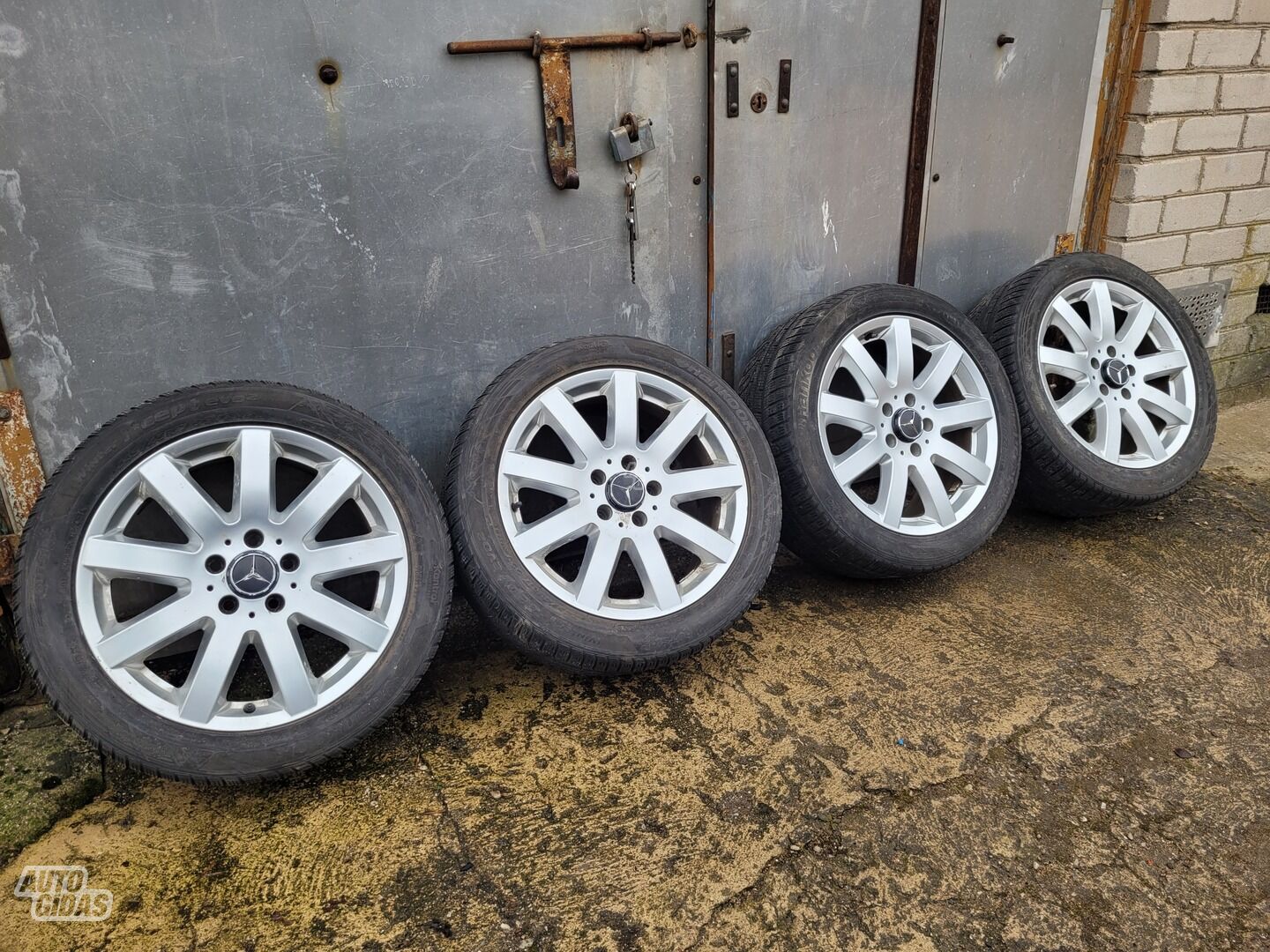 Mercedes-Benz light alloy R17 rims