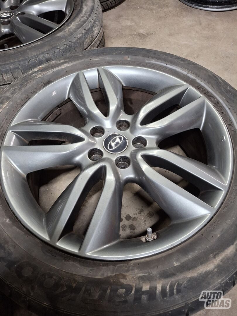 Hyundai Santa Fe light alloy R19 rims