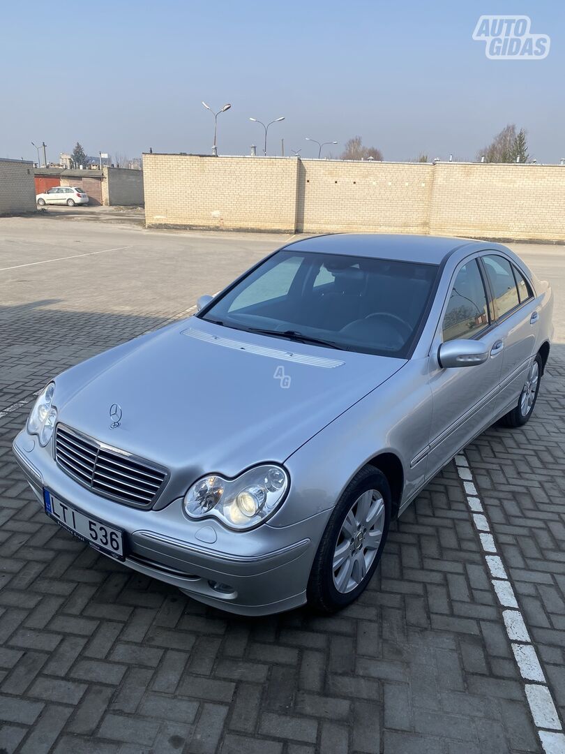 Mercedes-Benz C 220 2002 y Sedan