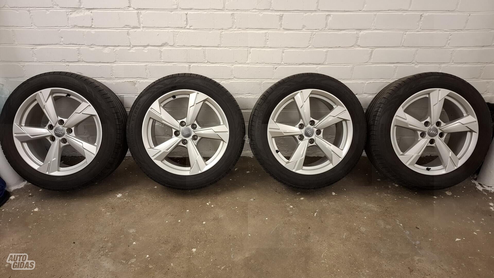 Light alloy R18 rims