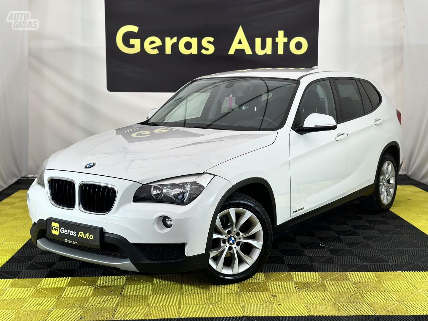 Bmw X1 2013 г Внедорожник / Кроссовер