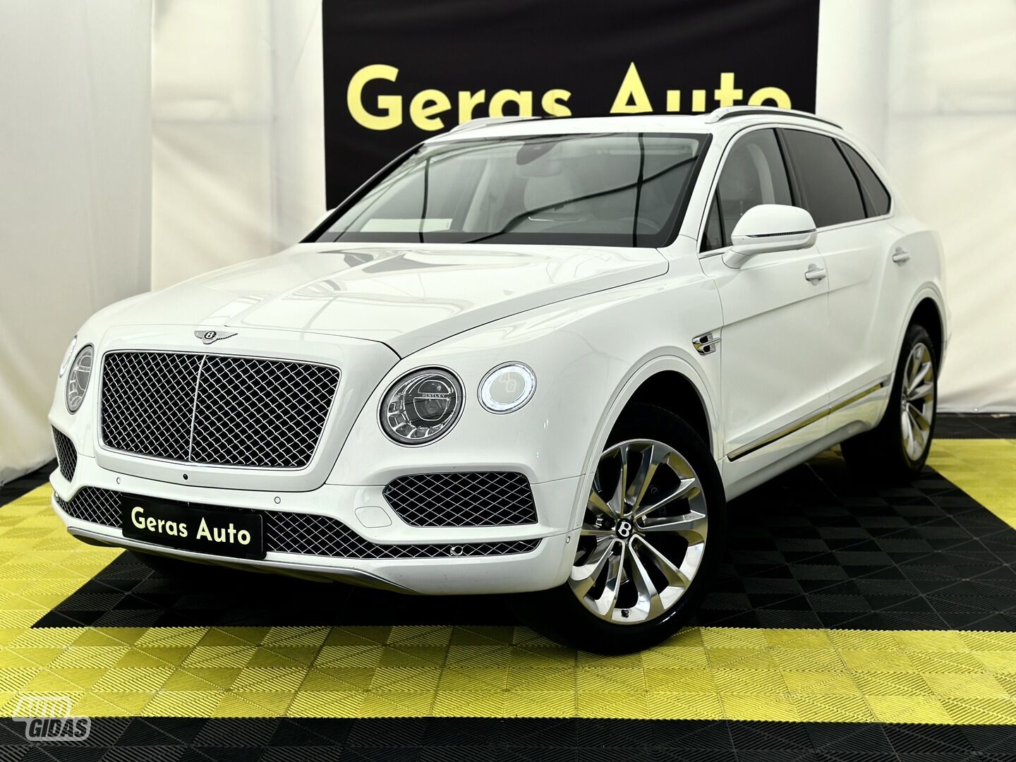 Bentley Bentayga 2017 г Внедорожник / Кроссовер