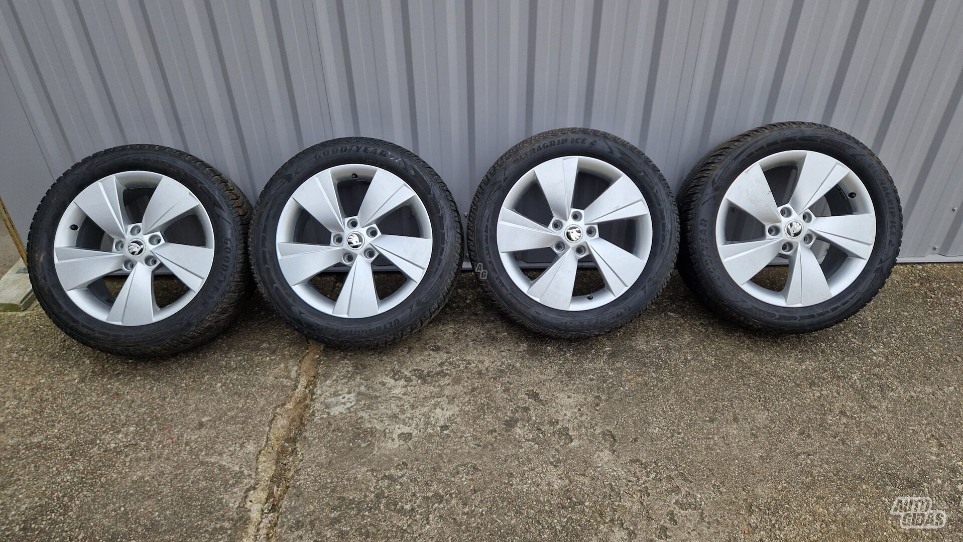 Superb light alloy R17 rims