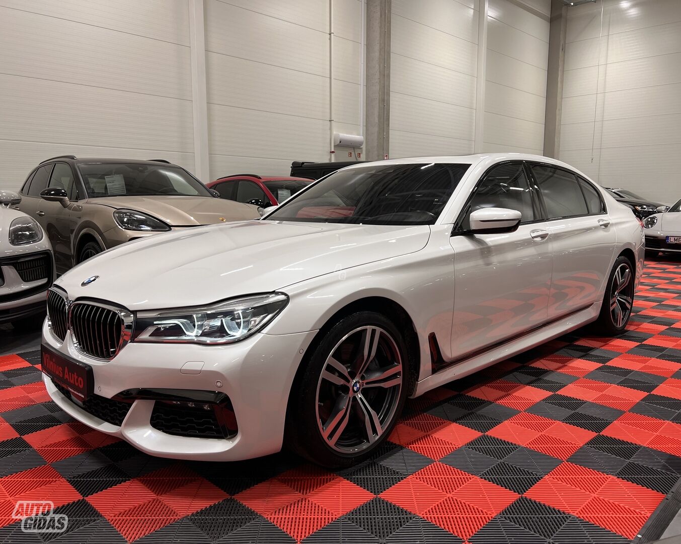 Bmw 750 2016 m Sedanas