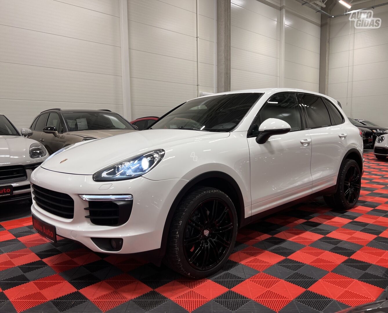 Porsche Cayenne 2016 г Внедорожник / Кроссовер