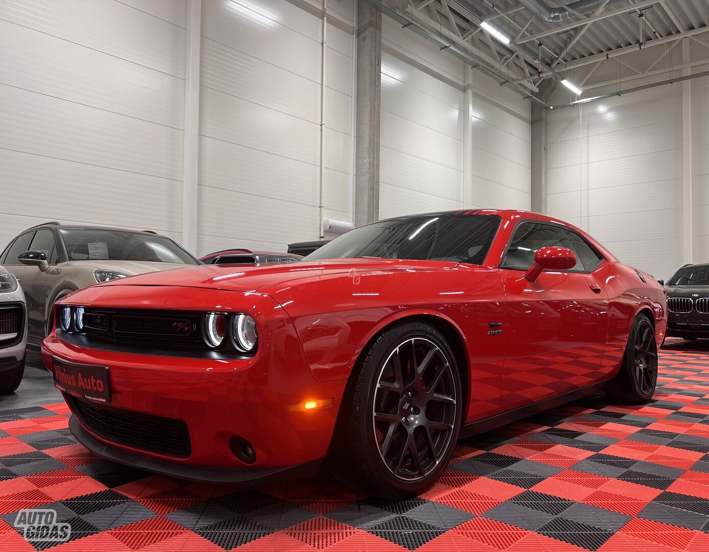 Dodge Challenger 2017 y Kupė (Coupe)