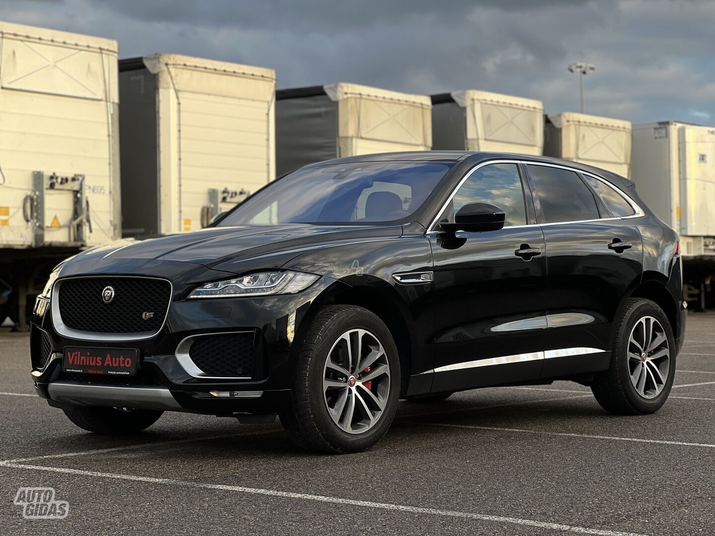 Jaguar F-Pace 2017 г Внедорожник / Кроссовер