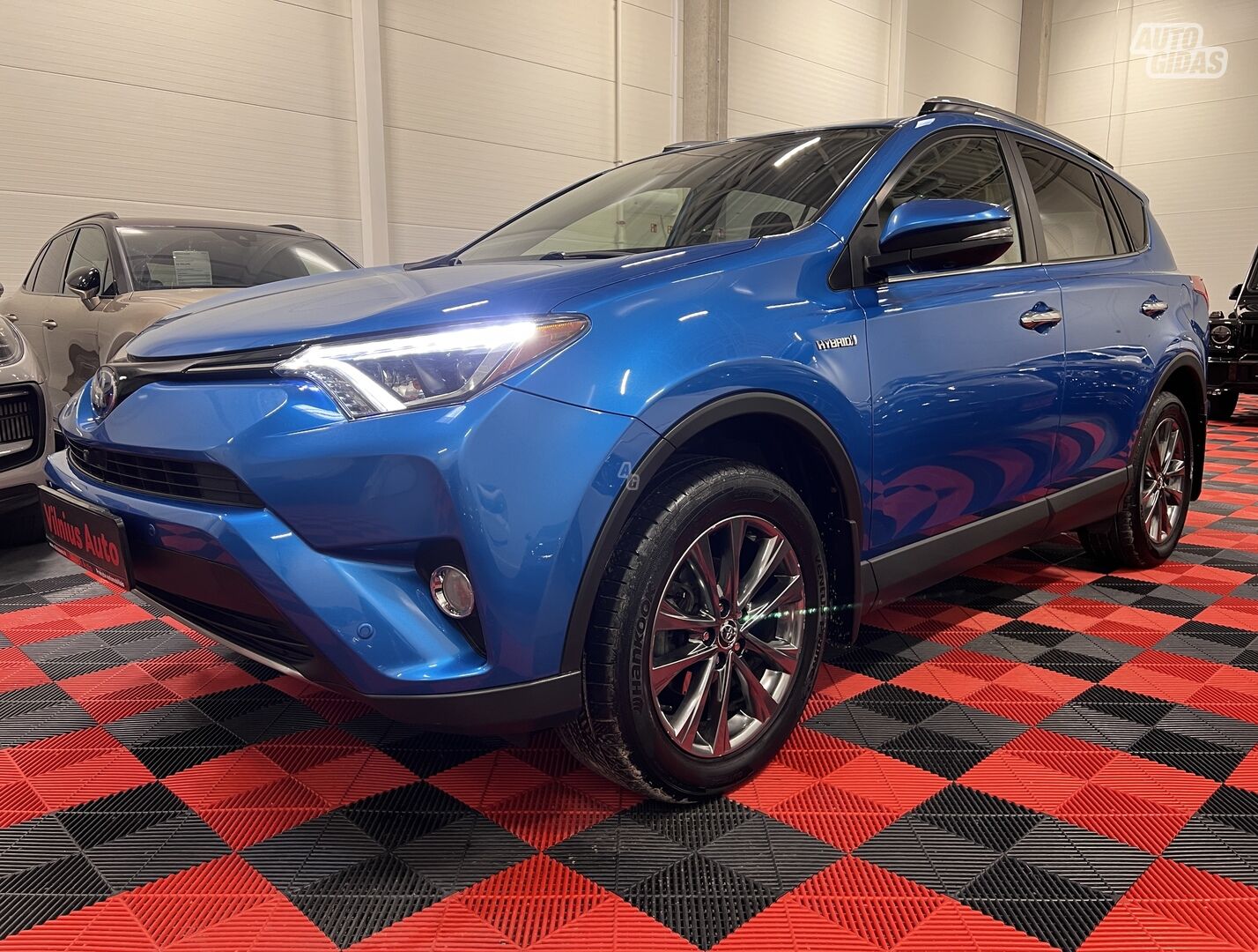 Toyota RAV4 2018 г Внедорожник / Кроссовер