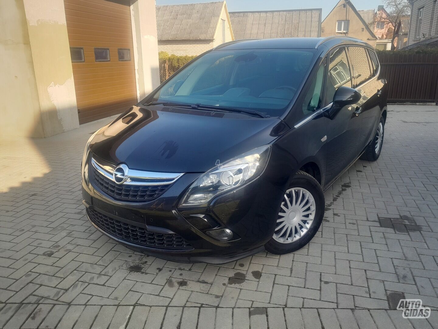 Opel Zafira Life 2012 y Hatchback